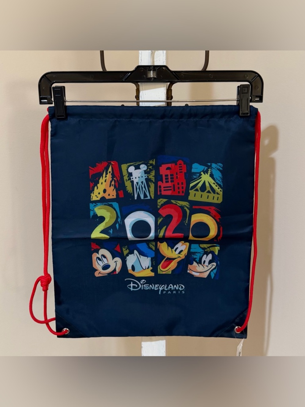 NEW OFFICIAL DISNEYLAND PARIS 2020 PARK ICONS DRAWSTRING BACKPACK IN NAVY 🎒 🇫🇷 🥐